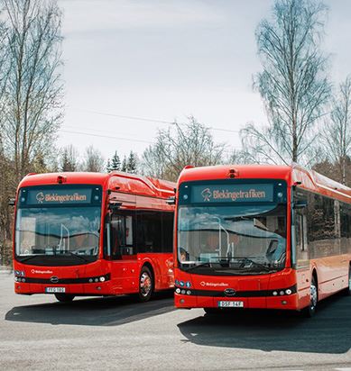 Två av Blekingetrafikens nya bussar.