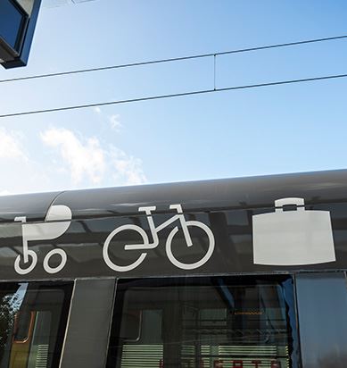 Ikoner på ett tåg som visar bland annat en cykel.