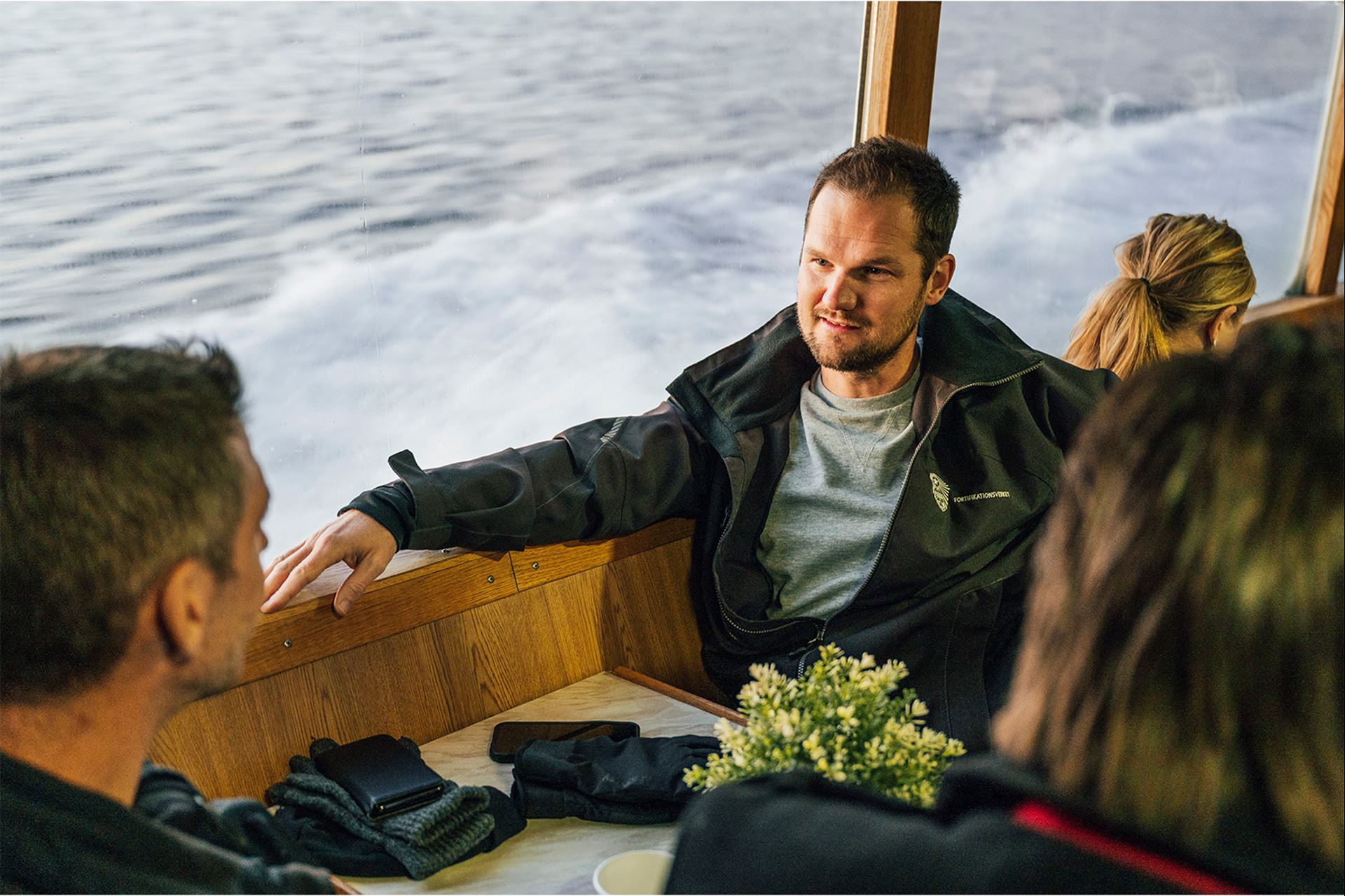 Pendlare på båt i skärgården.